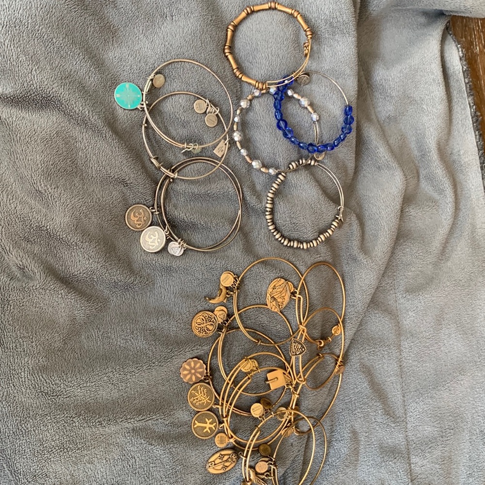 18 pc Alex and Ani Bracelet Lot bundle 4 silver 10 gold 4 beaded/fancy